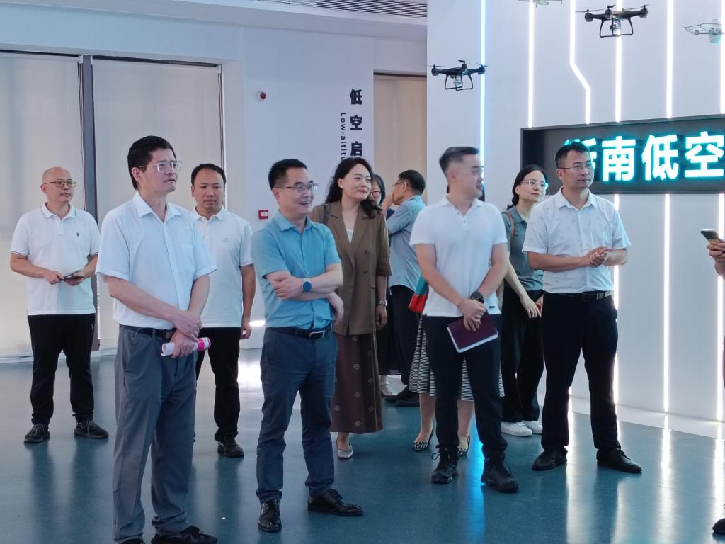 深化產(chǎn)教融合 賦能智慧未來 浙江工貿(mào)職業(yè)技術(shù)學院學術(shù)委員會赴中國智能谷與浙南低空飛行服務中心調(diào)研紀實